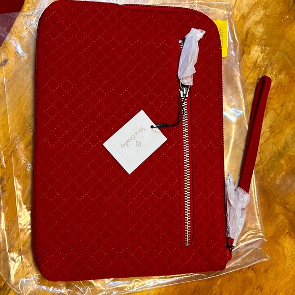 Vera Bradley Handbags - NWT-Vera Bradley wristlet in Cardinal Red